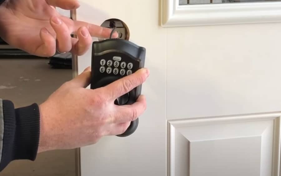 How Much to Install A Keyless Entry Door Lock? 3